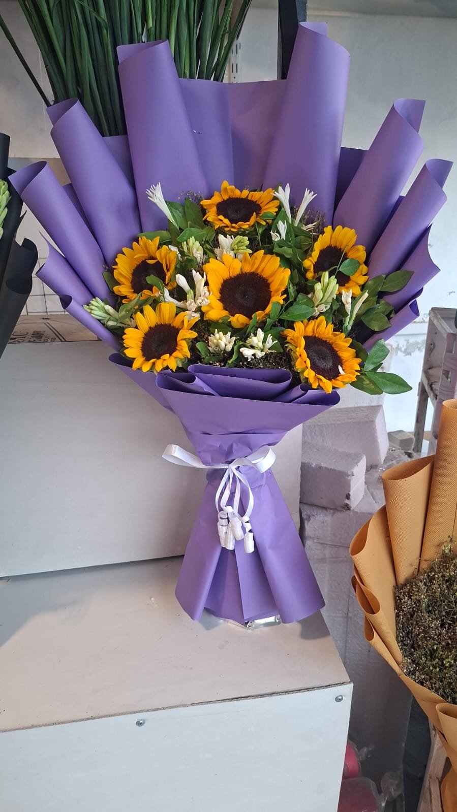 Sunflower Bouquet 10 — Shah G Flowers Lahore